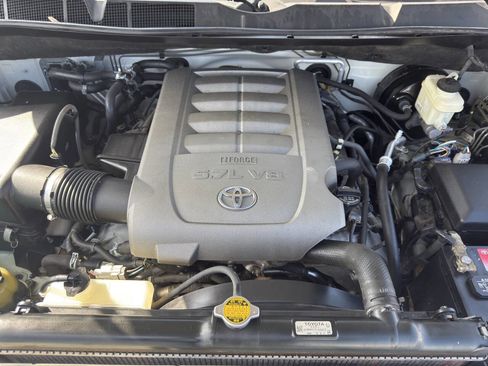 Used 2010 Toyota Sequoia Platinum image 32