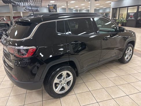 Used 2023 Jeep Compass Latitude image 9