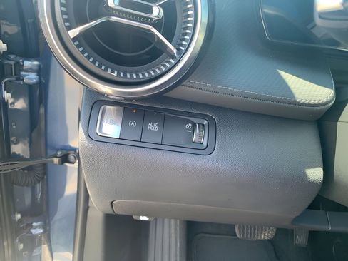 Certified 2025 Chevrolet Equinox LT FWD image 10