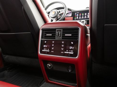 Used 2023 Porsche Cayenne image 29