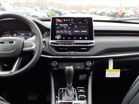 New 2026 Jeep Compass Latitude image 7