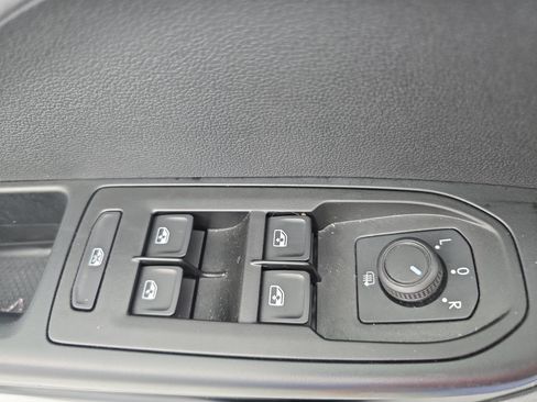 Certified 2023 Volkswagen Taos SE w/ Panoramic Sunroof Package FWD image 27