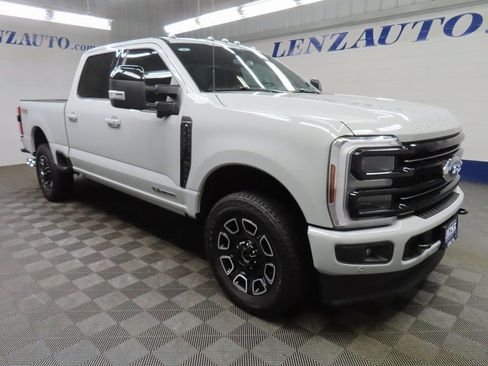 Used 2025 Ford F250 Platinum w/ FX4 Off-Road Package image 3