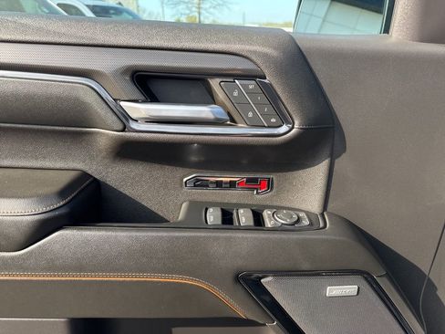 Used 2024 GMC Sierra 1500 AT4 w/ Technology Package AWD/4WD image 11