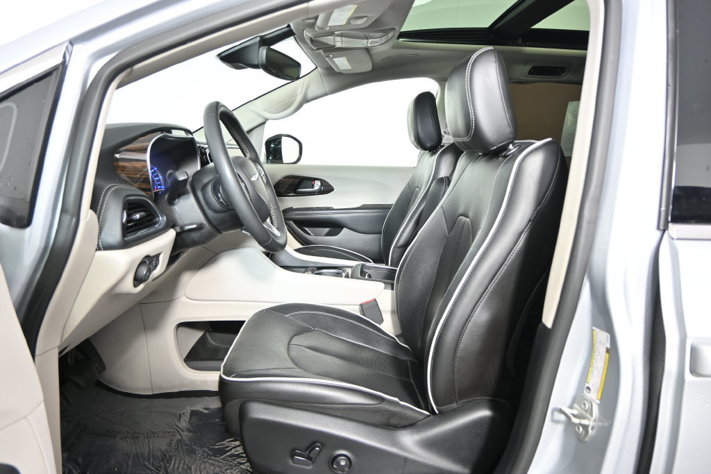 Used 2023 Chrysler Pacifica Limited FWD image 21