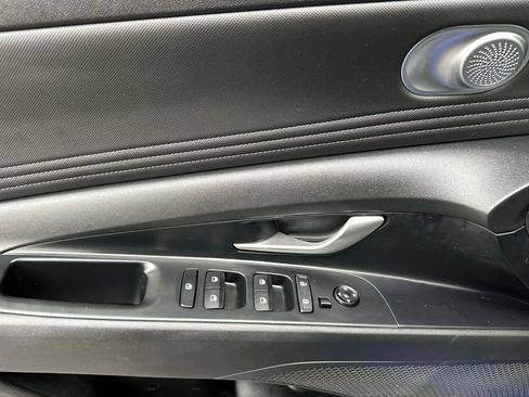 Used 2021 Hyundai Elantra SEL w/ Convenience Package image 12