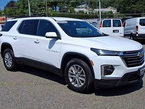 Certified 2023 Chevrolet Traverse LT image 2
