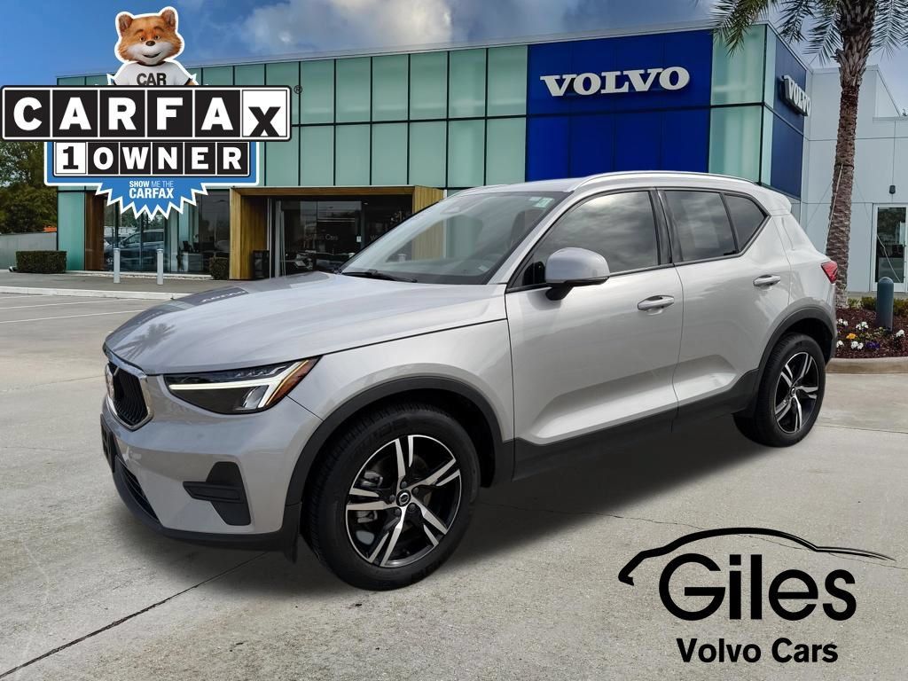 Used 2023 Volvo XC40 B5 Core w/ Protection Package Premier AWD/4WD image 1