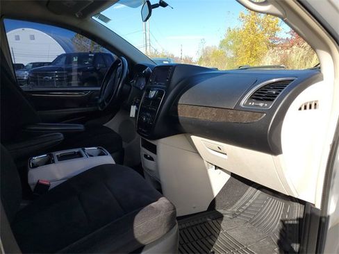 Used 2011 Chrysler Town & Country Touring image 28