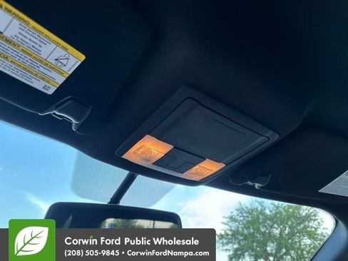 Used 2018 Ford Explorer XLT w/ Equipment Group 201A AWD/4WD image 19