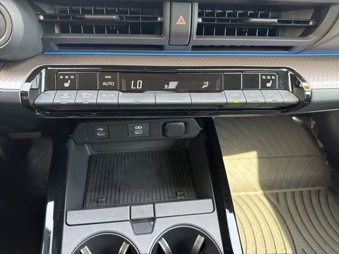 Used 2023 Toyota Prius XLE FWD image 62