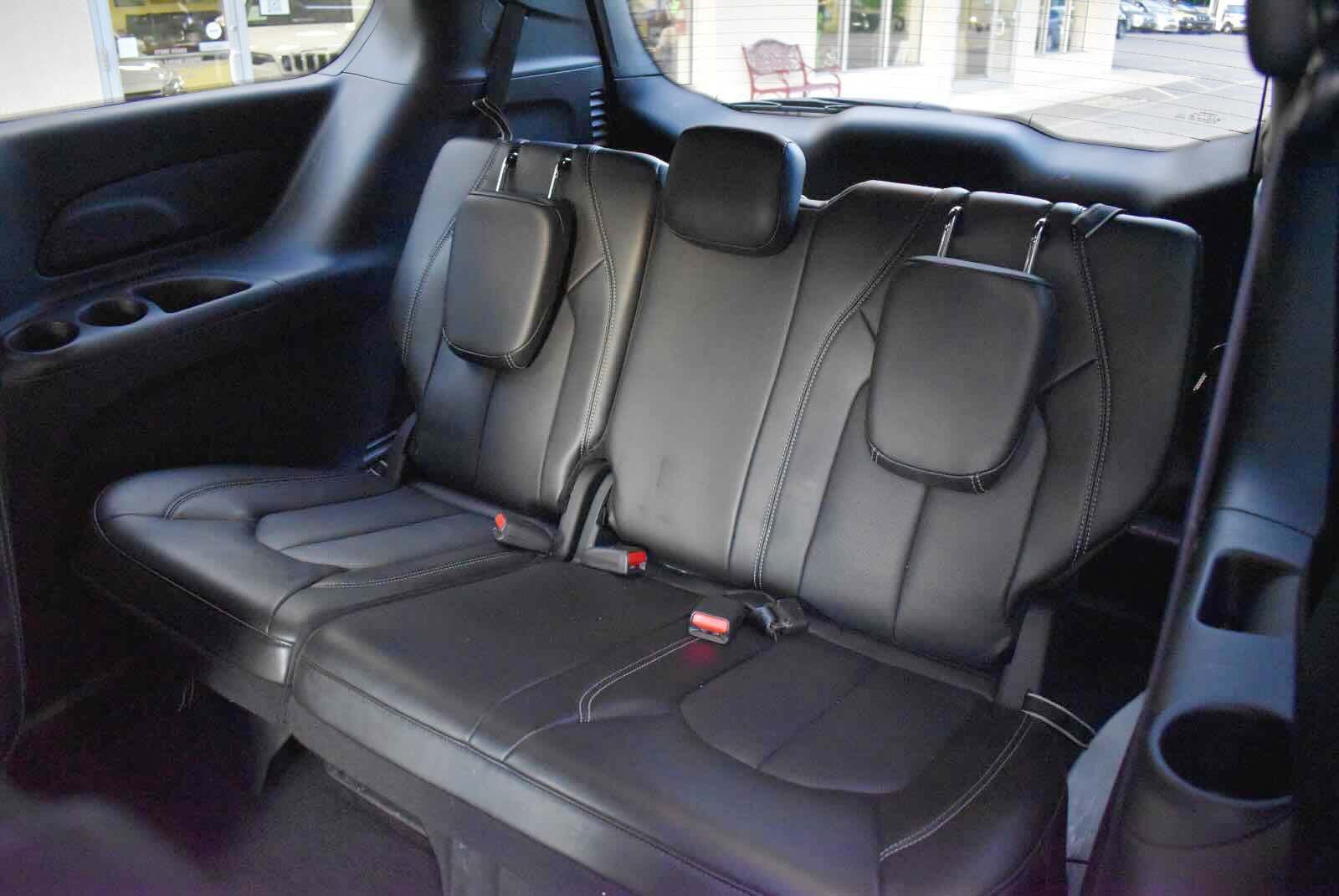 Used 2025 Chrysler Pacifica Select FWD image 14