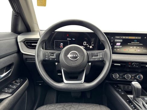 Used 2025 Nissan Kicks SV image 18