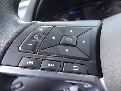 Used 2019 Nissan Rogue Sport S image 9