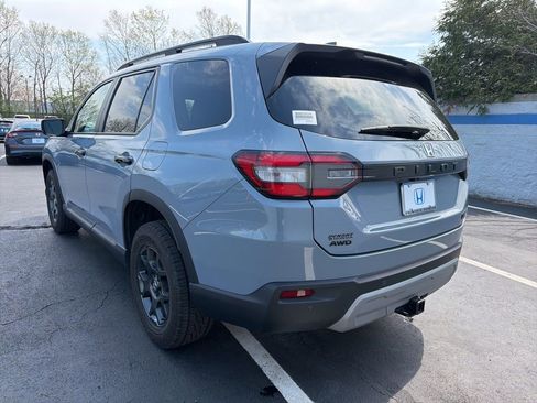 Used 2023 Honda Pilot TrailSport image 3