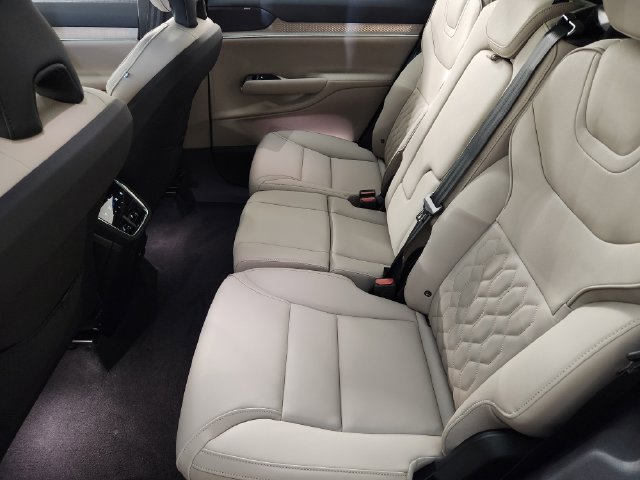 Used 2025 Volvo EX90 Ultra w/ Protection Package Premier AWD/4WD image 28