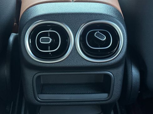 Used 2025 Mercedes-Benz GLC 350e 4MATIC image 16