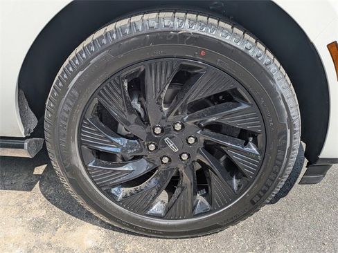 New 2025 Lincoln Navigator Reserve w/ Jet Appearance Package image 11