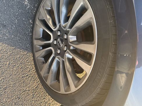 Used 2017 Lincoln Continental Reserve w/ Technology Package image 3