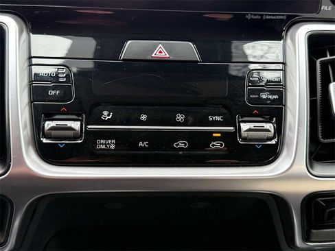 Used 2023 Kia Sorento EX image 28