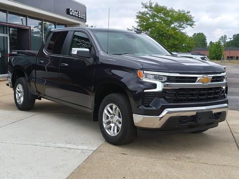 Used 2023 Chevrolet Silverado 1500 LT AWD/4WD image 14