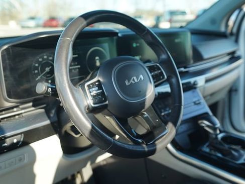 Used 2022 Kia Carnival SX Prestige image 28
