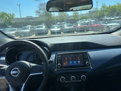 Used 2025 Nissan Versa SV FWD image 31