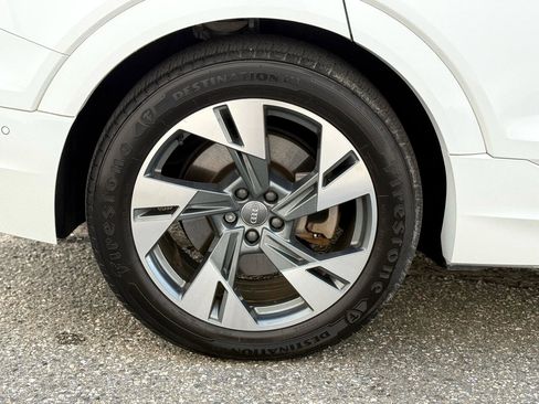 Used 2020 Audi e-tron Premium Plus image 27