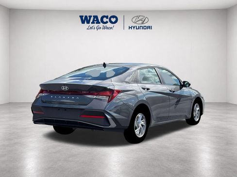 Used 2026 Hyundai Elantra SE FWD image 9