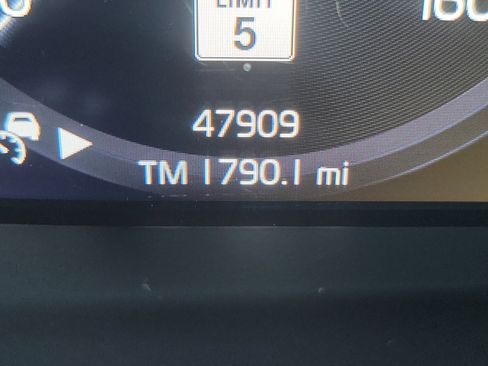 Used 2019 Volvo XC40 T5 R-Design image 29