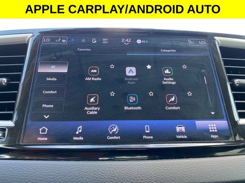 Used 2024 Chrysler Pacifica Touring-L FWD image 11