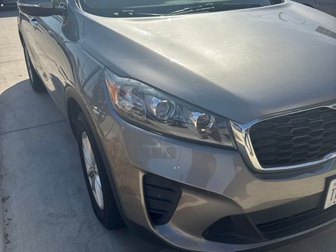 Used 2019 Kia Sorento L FWD image 3