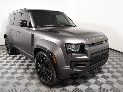 Used 2025 Land Rover Defender 110 AWD/4WD image 9
