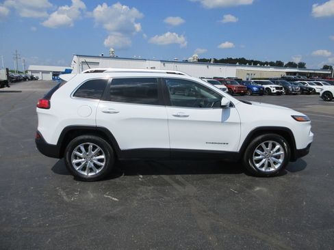 Used 2015 Jeep Cherokee Limited AWD/4WD image 2