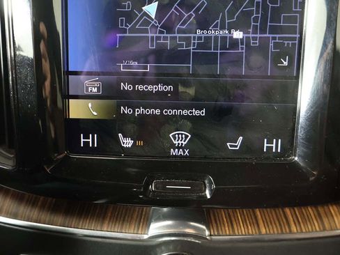 Used 2021 Volvo XC60 T5 Momentum w/ Premium Package image 45