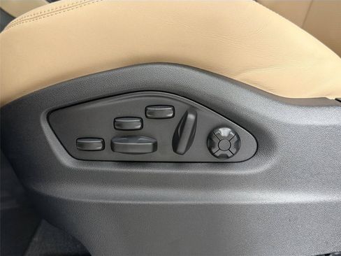 Certified 2026 Porsche Cayenne AWD/4WD image 31