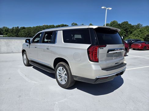 Used 2023 GMC Yukon XL SLT w/ SLT Luxury Package RWD image 3