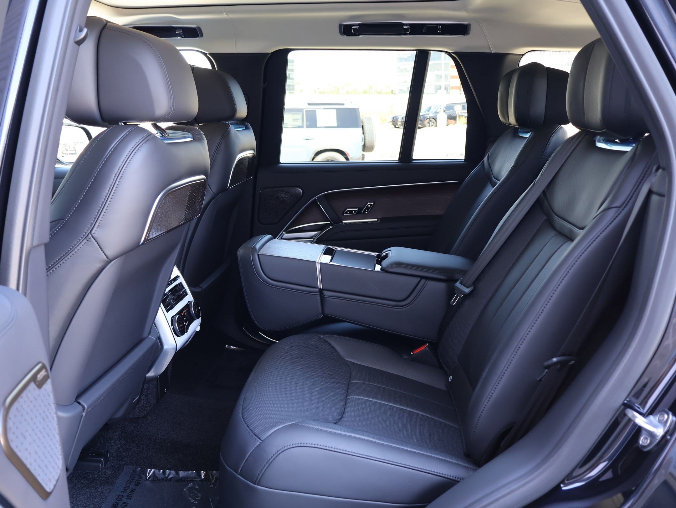 New 2026 Land Rover Range Rover Autobiography AWD/4WD image 23