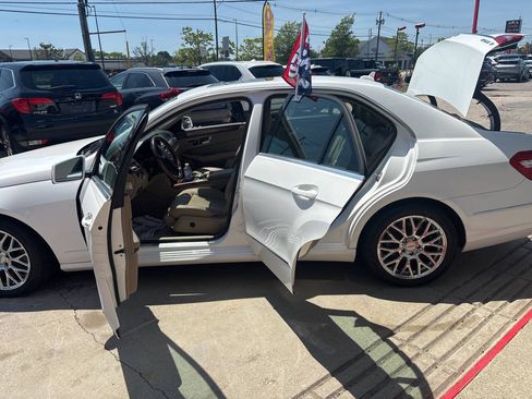 Used 2013 Mercedes-Benz E 350 4MATIC Sedan image 28