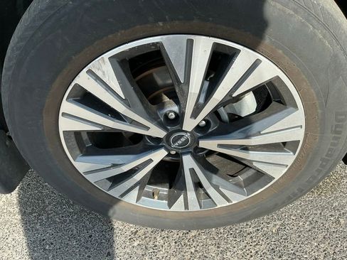 Used 2023 Nissan Rogue SV w/ SV Premium B Package image 11