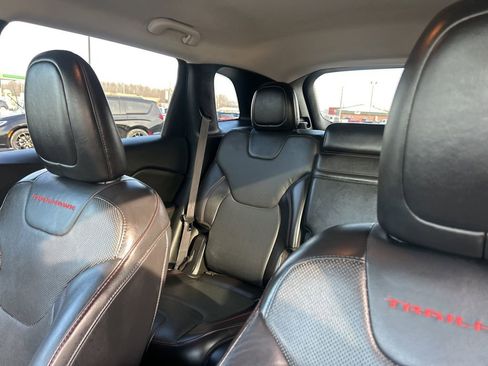 Used 2018 Jeep Cherokee Trailhawk w/ Quick Order Package 27L image 11