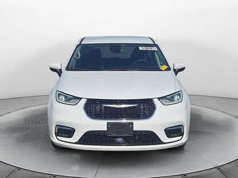 Used 2023 Chrysler Pacifica Touring-L FWD image 8