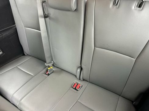 Used 2023 Toyota Highlander XLE AWD/4WD image 18