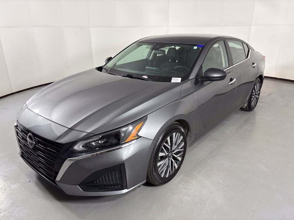 Used 2024 Nissan Altima 2.5 SV FWD image 4