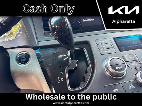 Used 2017 Toyota Sienna XLE w/ XLE Navigation Package FWD image 27