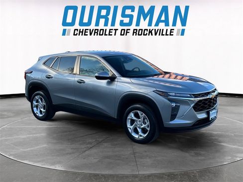 Used 2024 Chevrolet Trax LS w/ LS Convenience Package image 1