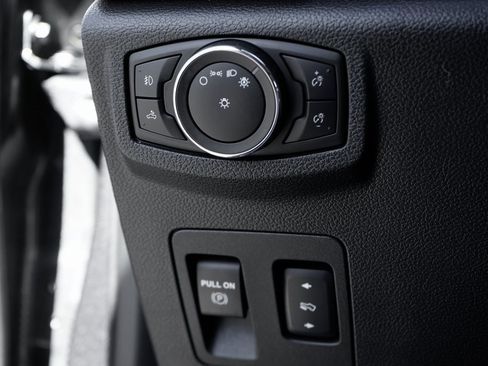 Used 2018 Ford F150 XLT w/ Equipment Group 302A Luxury image 19