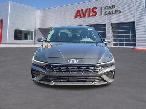 Used 2025 Hyundai Elantra SEL FWD image 2