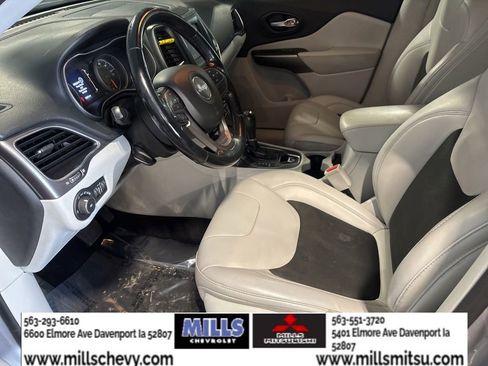 Used 2021 Jeep Cherokee Latitude Plus AWD/4WD image 10