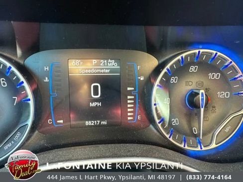 Used 2017 Chrysler Pacifica Touring-L FWD image 13